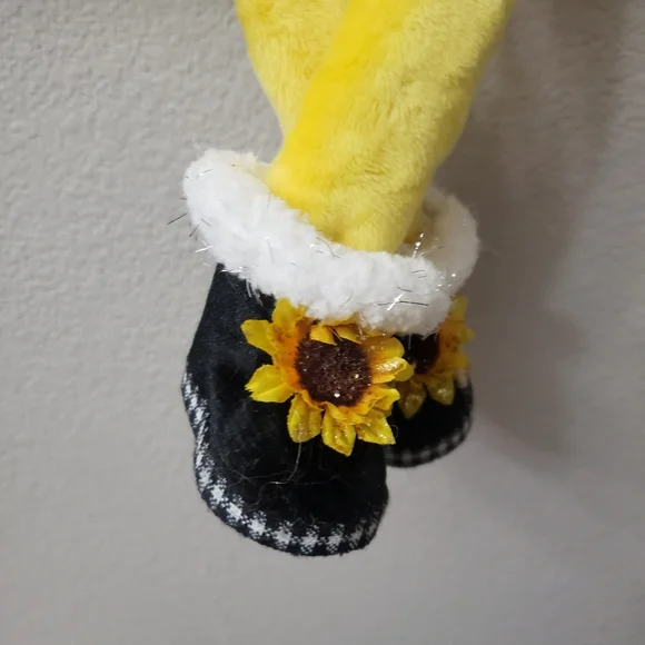 Bee decor  Gnome w/stash compartment - Picture 11 of 11